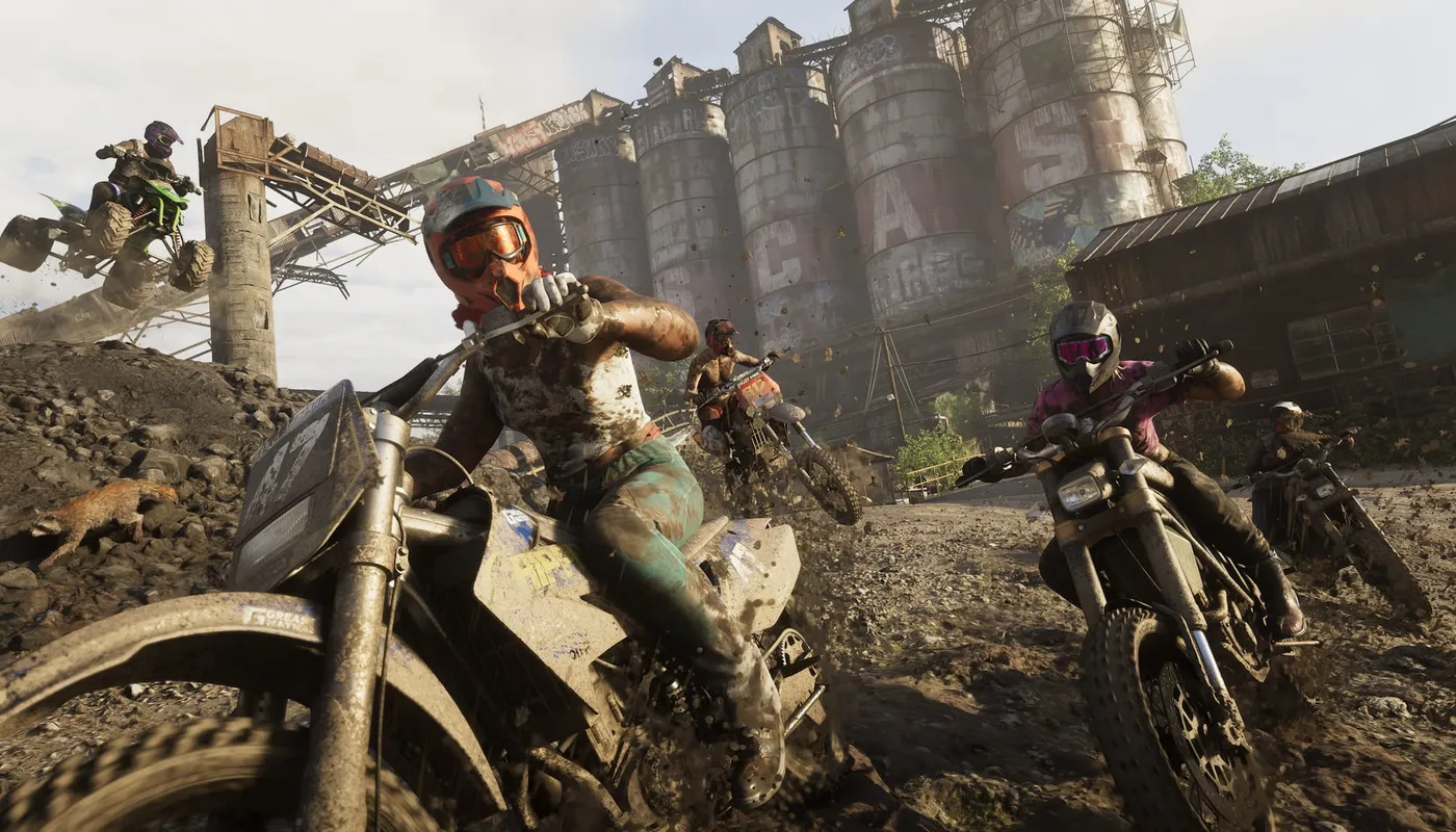 Captură din GTA VI: motociclete de enduro prin noroi, lângă niște silozuri ruginite, în zona Mount Kalaga